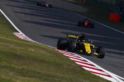 Nico Hulkenberg, Renault Sport F1 Team R.S. 18, Sebastian Vettel, Ferrari SF71H