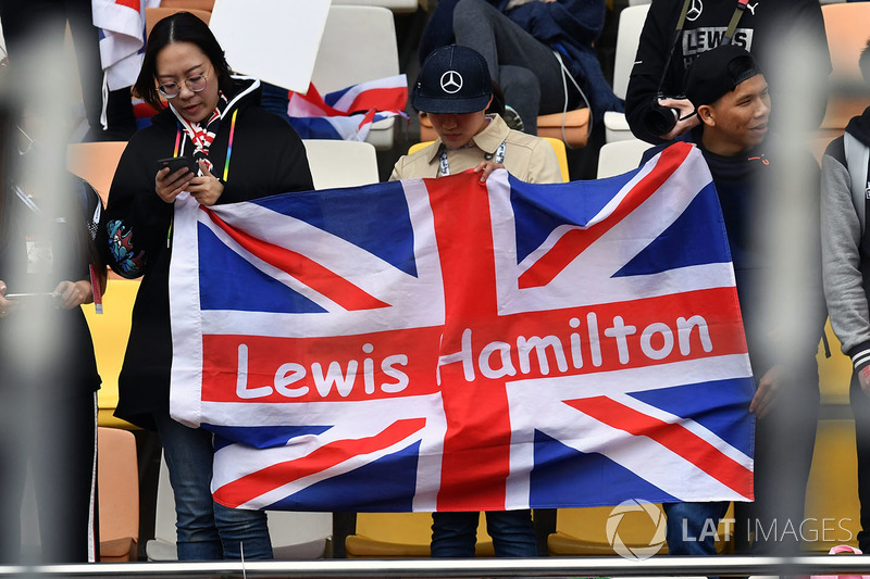 Lewis Hamilton, Mercedes-AMG F1 fans and flags