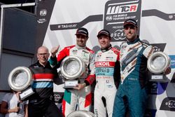 Podium: ganador,  Jean-Karl Vernay, Audi Sport Leopard Lukoil Team Audi RS 3 LMS, segundo, Mehdi Bennani, Sébastien Loeb Racing Volkswagen Golf GTI TCR, tercero, Pepe Oriola, Team Oscaro by Campos Racing Cupra TCR