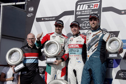 Podium: le vainqueur Jean-Karl Vernay, Audi Sport Leopard Lukoil Team Audi RS 3 LMS, le deuxième Mehdi Bennani, Sébastien Loeb Racing Volkswagen Golf GTI TCR,le troisième Pepe Oriola, Team Oscaro by Campos Racing Cupra TCR
