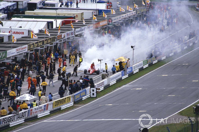 Michele Alboreto, Ferrari 156/85 retires from the race with a turbo fire.