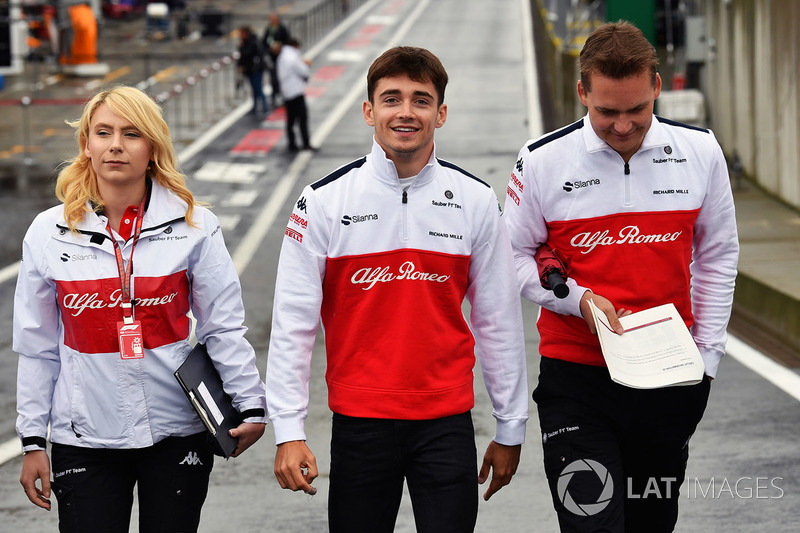 Charles Leclerc, Sauber avec Ruth Buscombe, responsable de la stratégie Sauber