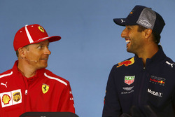 Kimi Raikkonen, Ferrari, et Daniel Ricciardo, Red Bull Racing, lors de la conférence de presse
