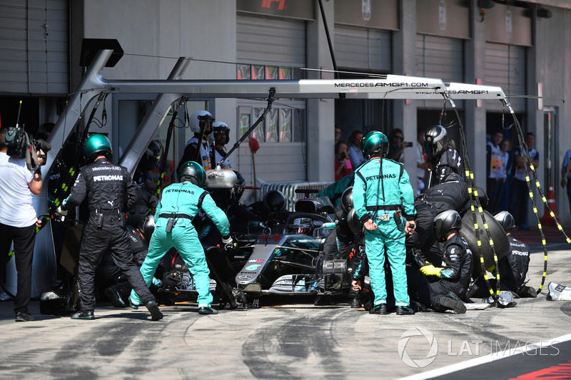 Lewis Hamilton, Mercedes-AMG F1 W09, pitstop
