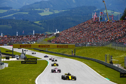 Nico Hulkenberg, Renault Sport F1 Team R.S. 18, Esteban Ocon, Force India VJM11, Carlos Sainz Jr., Renault Sport F1 Team R.S. 18, Sergey Sirotkin, Williams FW41