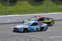 Kevin Harvick, Stewart-Haas Racing, Ford Fusion Busch Beer and Martin Truex Jr., Furniture Row Racing, Toyota Camry Bass Pro Shops/5-hour ENERGY