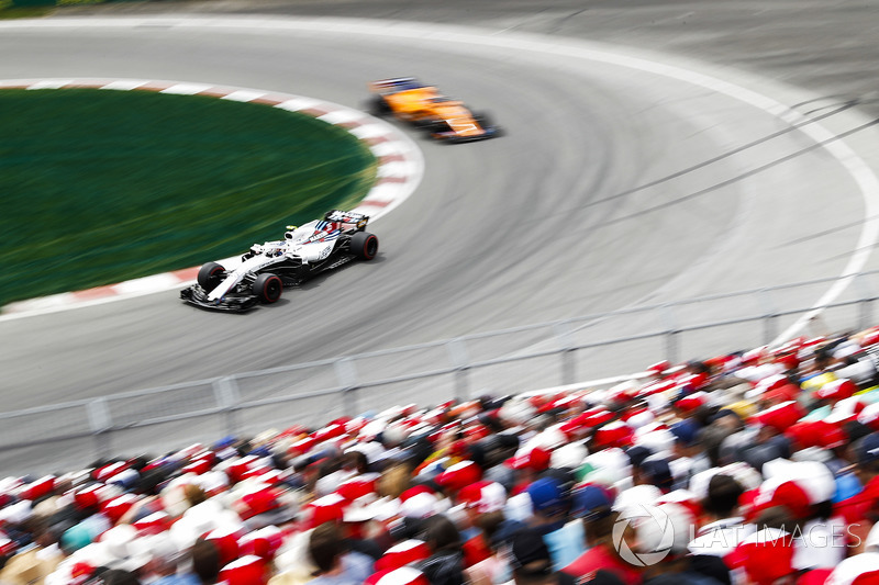 Sergey Sirotkin, Williams FW41, devant Fernando Alonso, McLaren MCL33