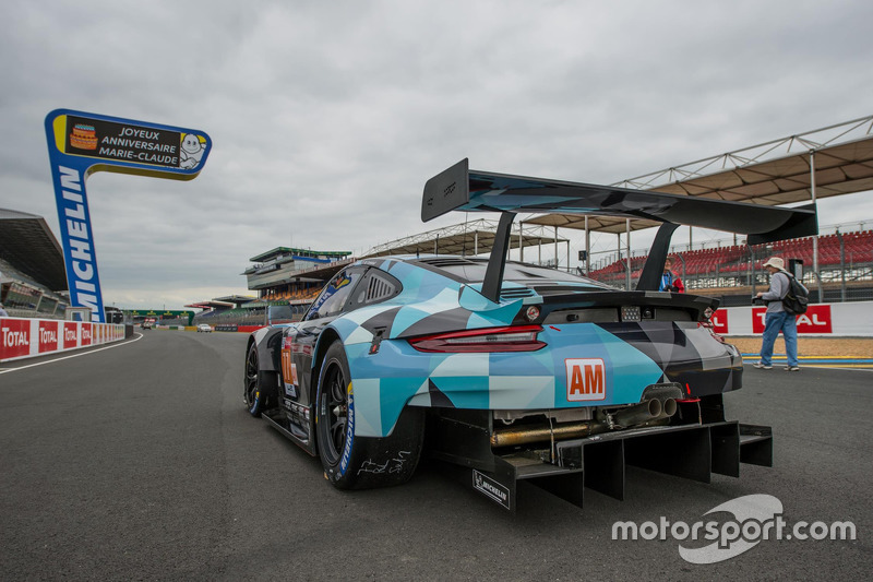 #77 Proton Competition Porsche 911 RSR