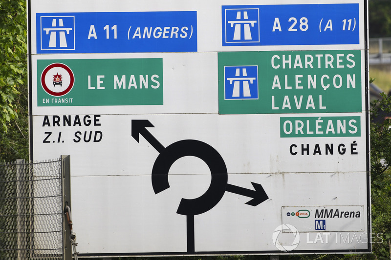 Le Mans signage