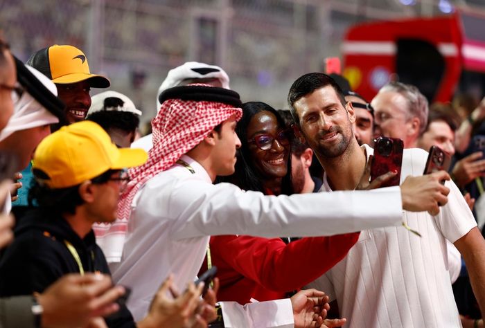 Novak Djokovic se reúne con algunos aficionados