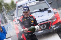 Winner Hayden Paddon, Hyundai Motorsport