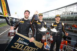 Les vainqueurs : Rob Bell, Côme Ledogar, Shane Van Gisbergen sur la McLaren 650 S GT3 #58 Garage 59