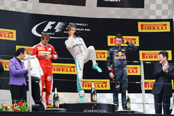 Podium: winner Nico Rosberg, Mercedes AMG F1 Team, second place Sebastian Vettel, Ferrari, third pla