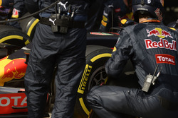 Red Bull Racing RB12 pit stop