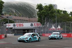 Jean-Karl Vernay, Leopard Racing, Volkswagen Golf GTI TCR and Stefano Comini, Leopard Racing, Volkswagen Golf GTI TCR