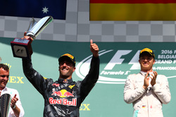 Podio: Daniel Ricciardo, Red Bull Racing RB12 e Nico Rosberg, Mercedes AMG Petronas F1 W07