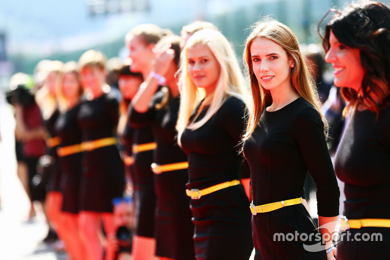 Grid girls on the drivers parade