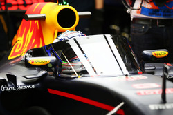 Daniel Ricciardo, Red Bull Racing RB12 with the Aero Screen