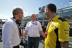 Guillaume Boisseau, Renault Group Marken Direktor mit Dr. Helmut Marko, Red Bull Motorsport and Cyri