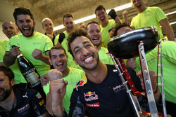3rd place Daniel Ricciardo, Red Bull Racing with his team