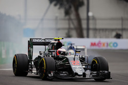 Jenson Button, McLaren MP4-31 locks up under braking