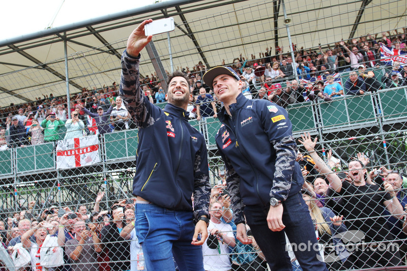 “Tem sido bem puxado desde que Max chegou - há uma série de coisas acontecendo, não só no time como na F1.”