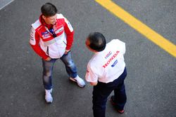 Casey Stoner, Ducati Team, und Shuhei Nakamoto, HRC-Vizepräsident