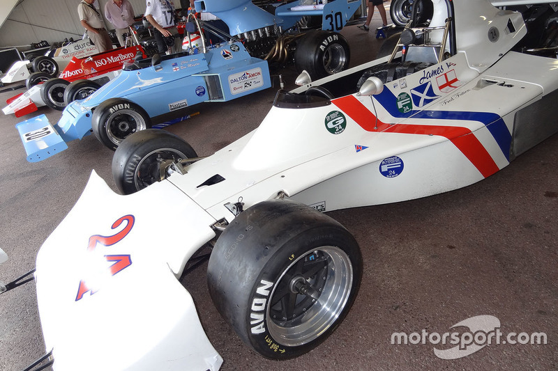 70S F1 GARAGES