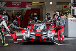#8 Audi Sport Team Joest Audi R18 e-tron quattro: Lucas di Grassi, Loic Duval, Oliver Jarvis