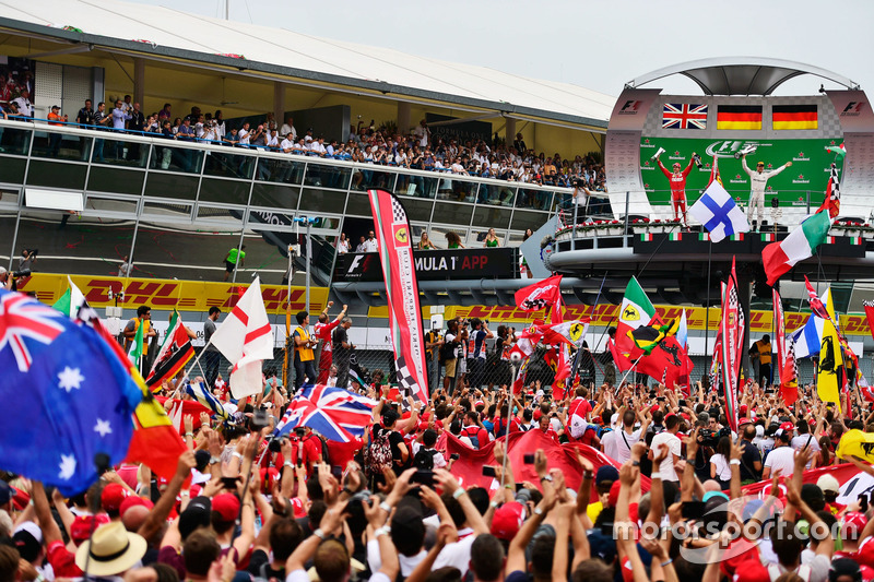 (L to R): Sebastian Vettel, Ferrari and race winner Nico Rosberg, Mercedes AMG F1 celebrate on the p