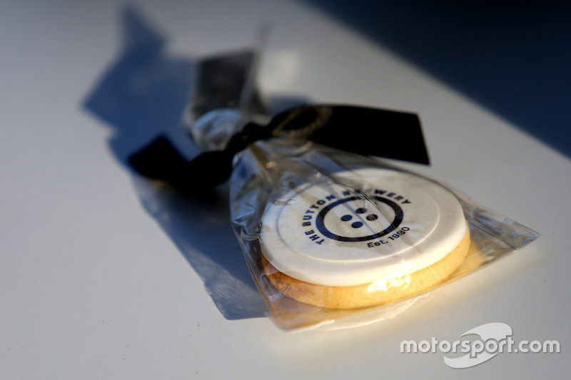 Lembrança da festa pelos 300 GPs de Jenson Button.