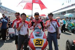 Dimas Ekky at the grid start