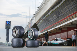 2017 and 2016 Pirelli tyres