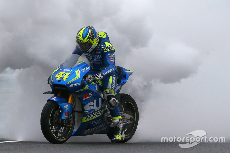 Aleix Espargaro, Team Suzuki MotoGP con la moto in fiamme