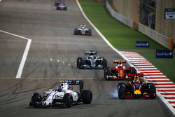Valtteri Bottas, Williams FW38 en Daniel Ricciardo, Red Bull Racing RB12