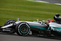 Тест-пілот Mercedes AMG F1 W07 Hybrid Естебан Окон