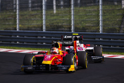 Норман Нато, Racing Engineering едет впереди Сергея Сироткина, ART Grand Prix