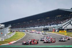 Inicio: #7 Audi Sport Team Joest Audi R18: Marcel Fässler, Andre Lotterer líder