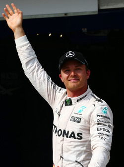 Ganador de la pole Nico Rosberg, Mercedes AMG F1 en parc ferme
