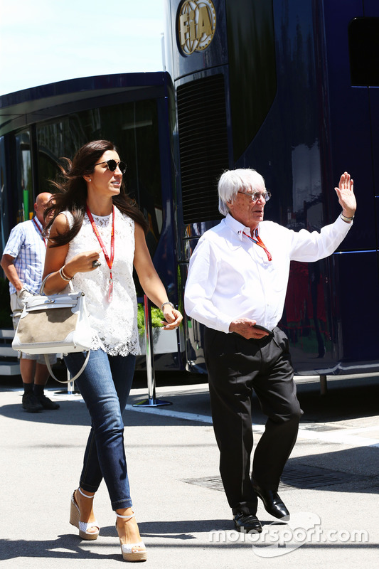 Bernie Ecclestone con su esposa Fabiana Flosi