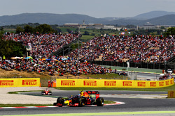 Max Verstappen, Red Bull Racingleads Sebastian Vettel, Scuderia Ferrari SF16-H