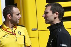 Cyril Abiteboul, Renault Sport F1 Managing Director met Remi Taffin, Renault Sport F1 technisch directeur, motor