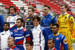 Matevos Isaakyan, Koiranen GP, Ralph Boschung, Koiranen GP, Akash Nandy, Jenzer Motorsport et Kevin Joerg, DAMS lors de la photo de groupe du GP3