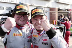 Winners Enzo Ide, Christopher Mies