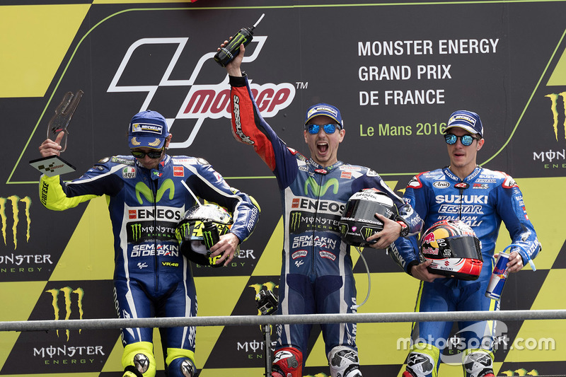 Podio: 1º Jorge Lorenzo, 2º Valentino Rossi, 3º Maverick Viñales