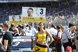 Gridgirl voor Paul Di Resta, Mercedes-AMG Team HWA, Mercedes-AMG C63 DTM