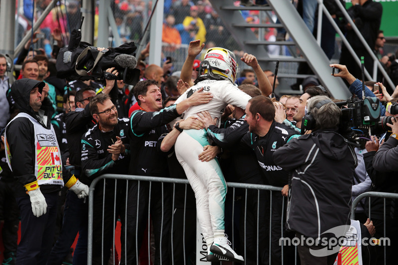 Race winner Lewis Hamilton, Mercedes AMG F1 celebrates in parc ferme