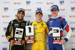 Le vainqueur Louis Deletraz, Fortec Motorsports, le deuxième Roy Nissany, Lotus, le troisième Egor Orudzhev, Arden Motorsport