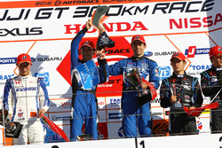 Podium: winners #12 Team Impul Nissan GT-R Nismo GT3: Hironobu Yasuda, Joao Paulo de Oliveira