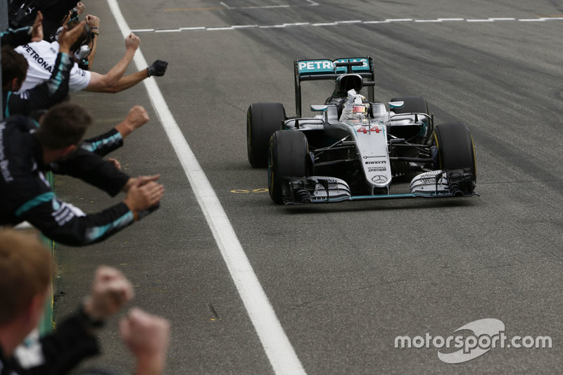 Yarış galibi Lewis Hamilton, Mercedes AMG F1 W07 Hybrid